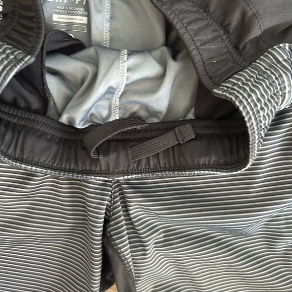 Boys Nike Dri Fit athletic shorts in size L black and grey - Picture 5 of 10